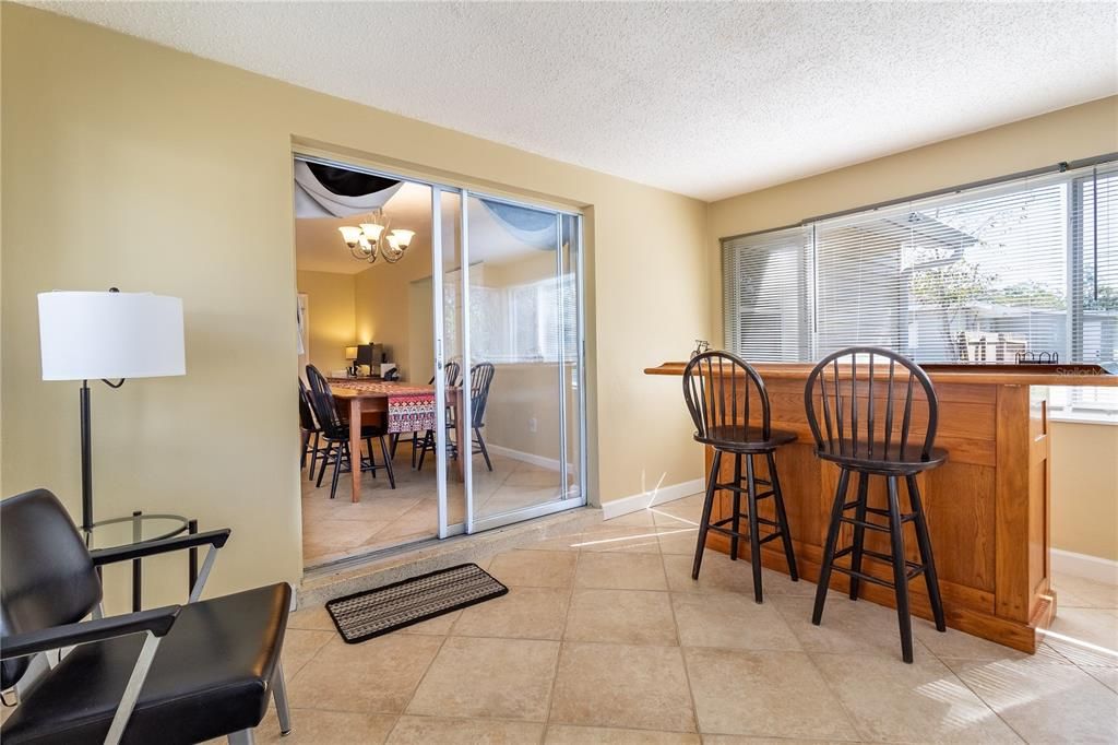 For Sale: $262,000 (2 beds, 1 baths, 812 Square Feet)