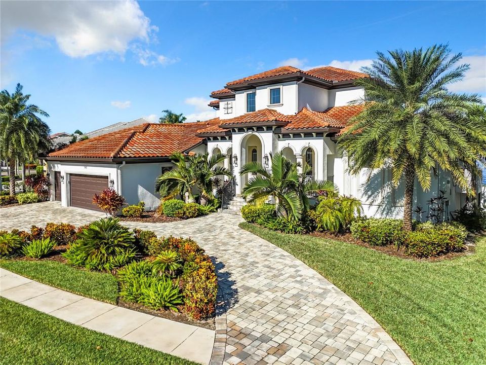 For Sale: $1,995,000 (4 beds, 4 baths, 4387 Square Feet)