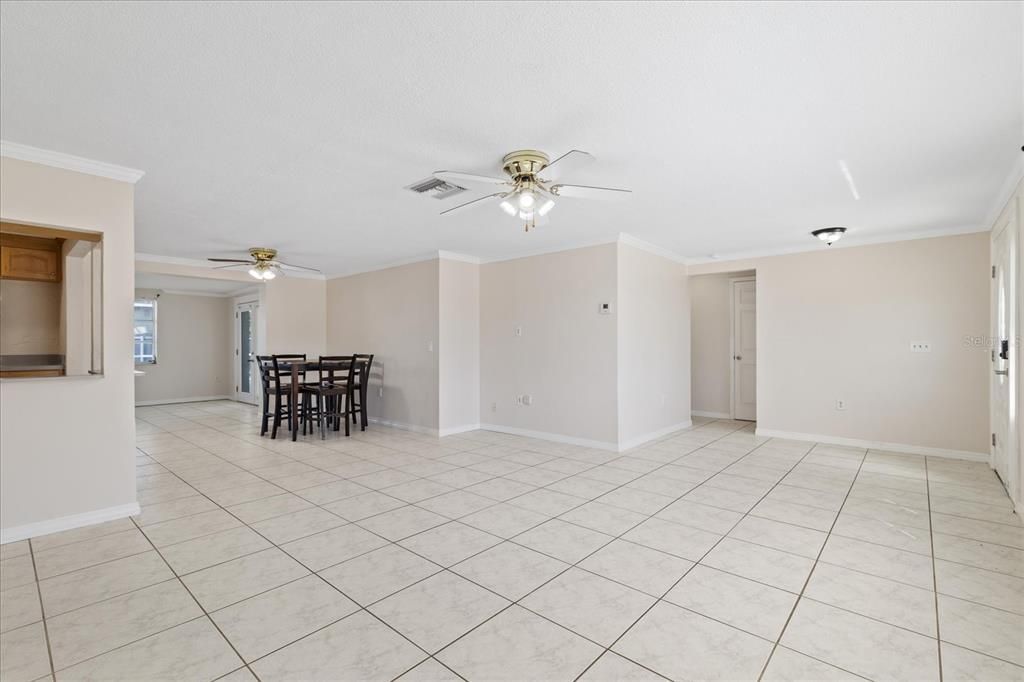 For Sale: $310,000 (2 beds, 2 baths, 1408 Square Feet)