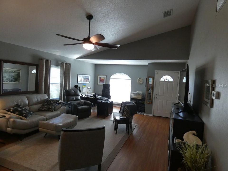 For Sale: $295,000 (2 beds, 2 baths, 1396 Square Feet)