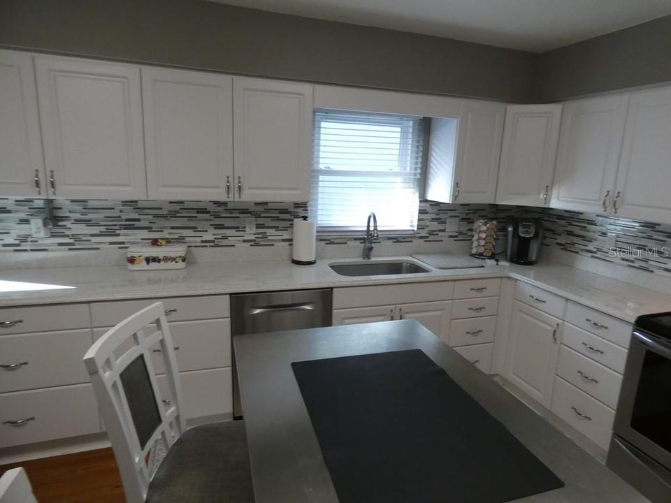 For Sale: $295,000 (2 beds, 2 baths, 1396 Square Feet)