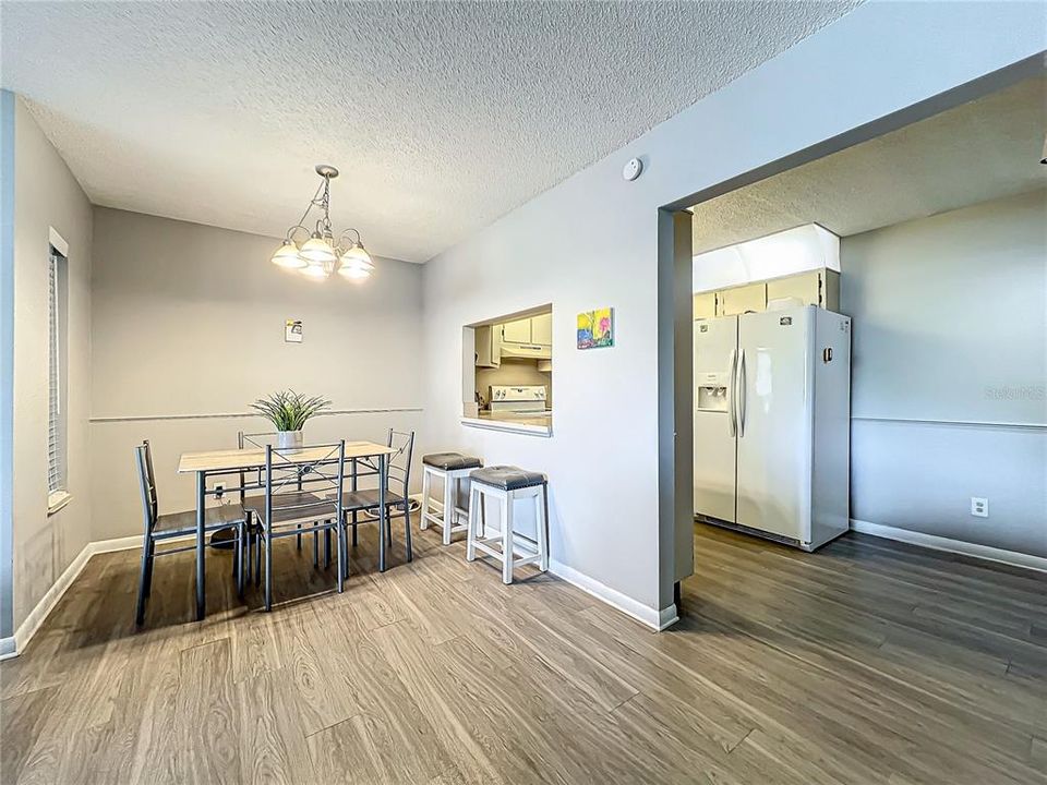 For Sale: $195,000 (2 beds, 2 baths, 1025 Square Feet)