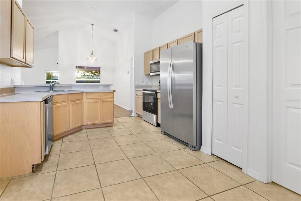 For Sale: $279,900 (3 beds, 2 baths, 1562 Square Feet)