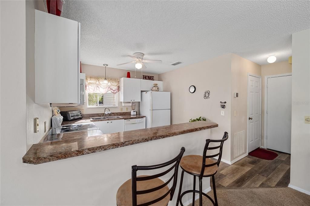 For Sale: $228,000 (1 beds, 1 baths, 810 Square Feet)