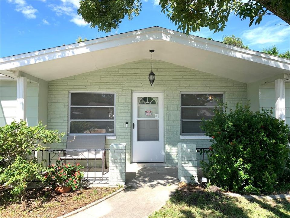 Active With Contract: $199,900 (2 beds, 1 baths, 905 Square Feet)