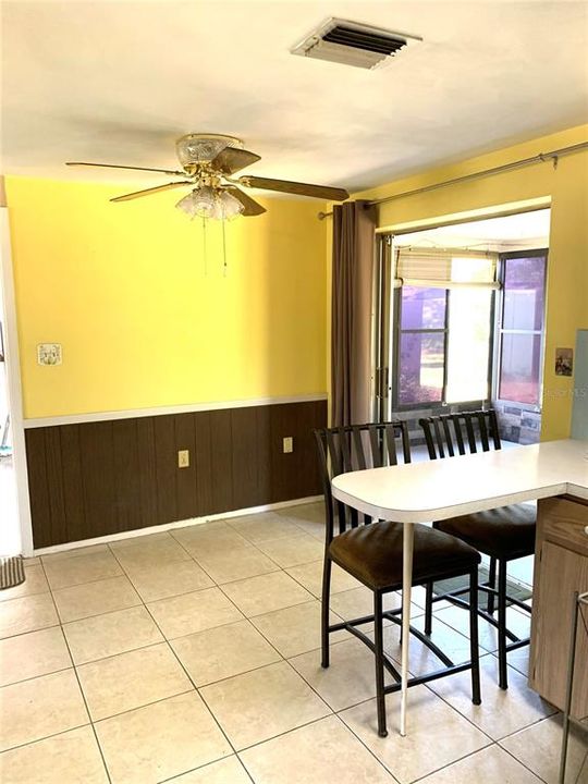 Active With Contract: $199,900 (2 beds, 1 baths, 905 Square Feet)