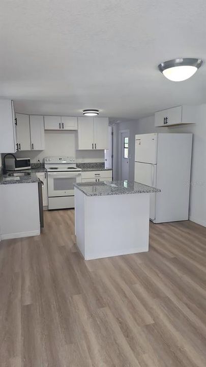 For Sale: $120,000 (2 beds, 1 baths, 576 Square Feet)