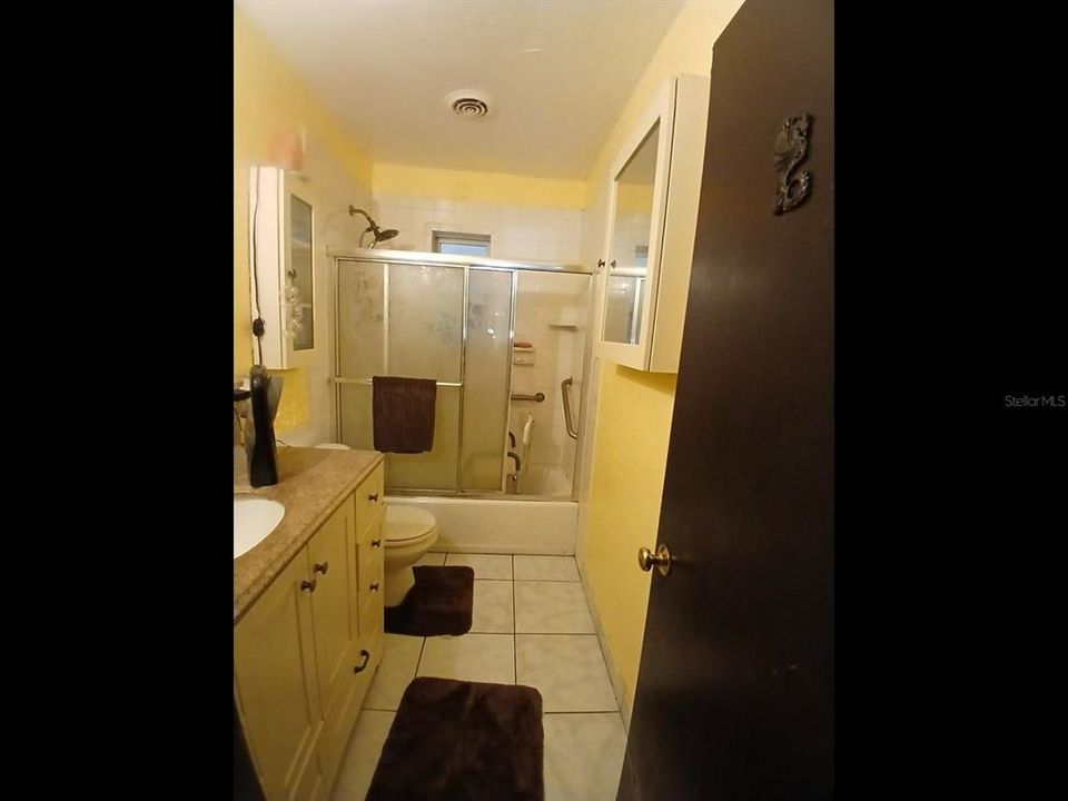 For Sale: $164,900 (2 beds, 1 baths, 816 Square Feet)