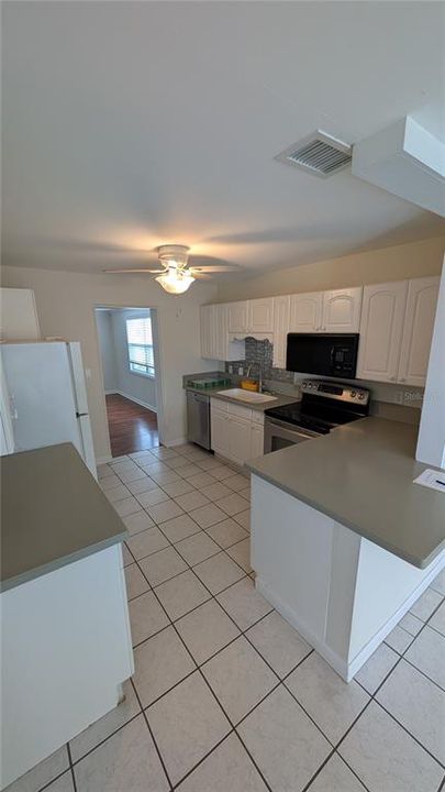 For Rent: $1,995 (2 beds, 1 baths, 1068 Square Feet)