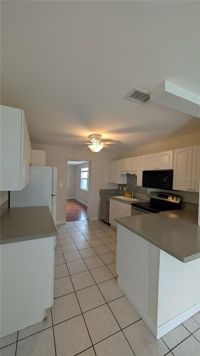 For Rent: $1,995 (2 beds, 1 baths, 1068 Square Feet)