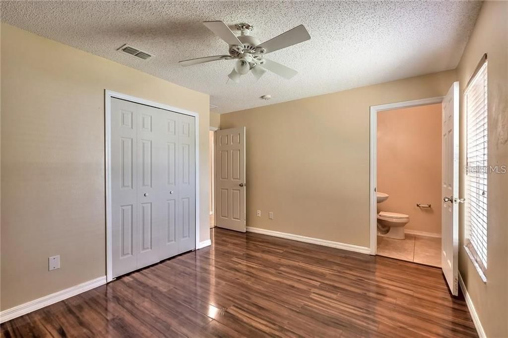 For Sale: $238,500 (3 beds, 2 baths, 1032 Square Feet)