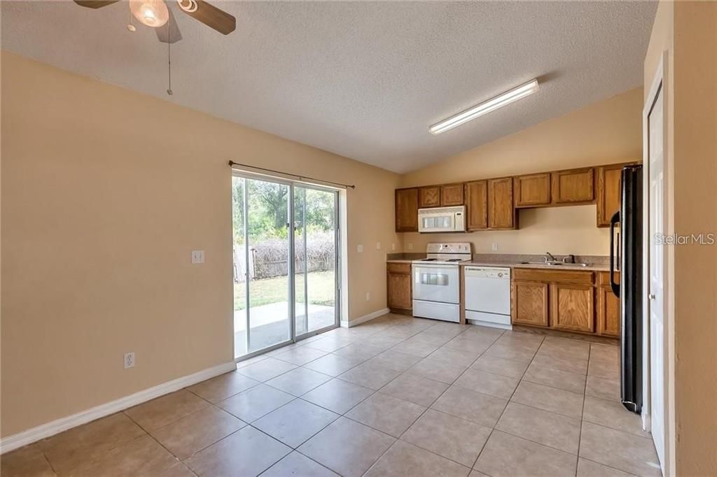 For Sale: $238,500 (3 beds, 2 baths, 1032 Square Feet)