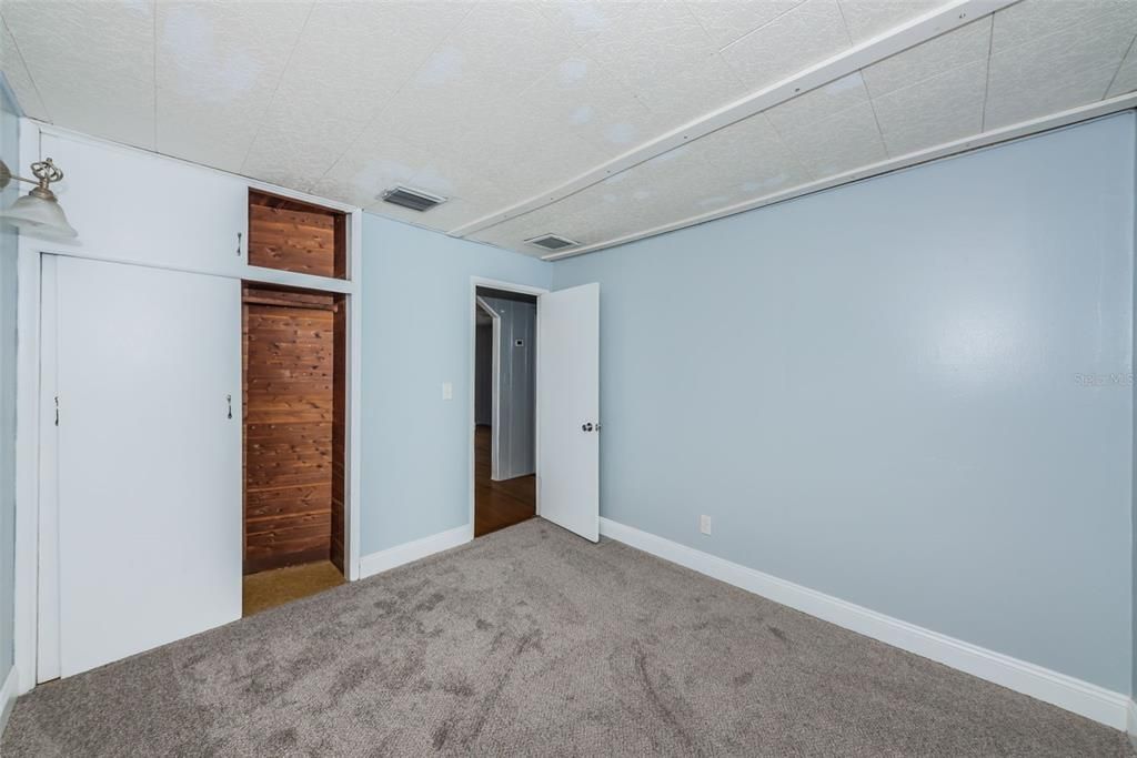 Active With Contract: $1,450 (2 beds, 1 baths, 600 Square Feet)