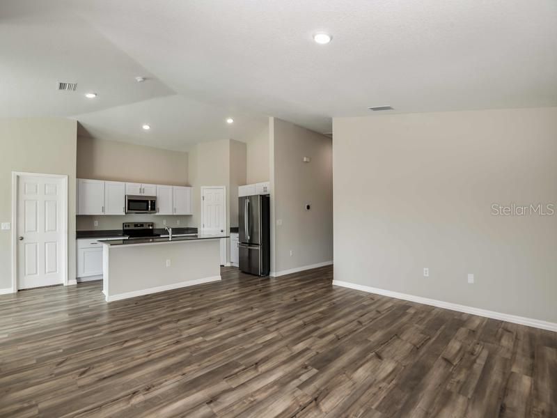 For Sale: $363,740 (4 beds, 2 baths, 1850 Square Feet)