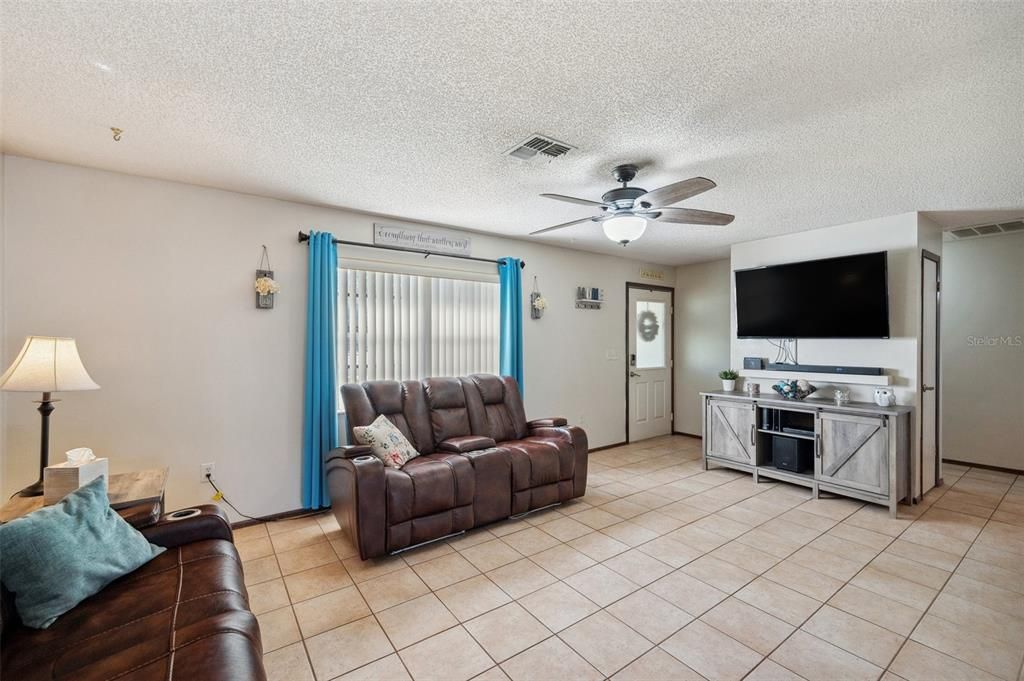 For Sale: $340,000 (2 beds, 2 baths, 1500 Square Feet)