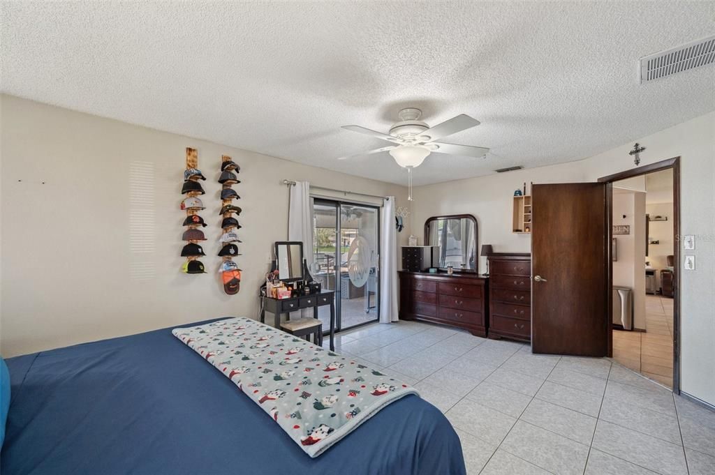 For Sale: $340,000 (2 beds, 2 baths, 1500 Square Feet)