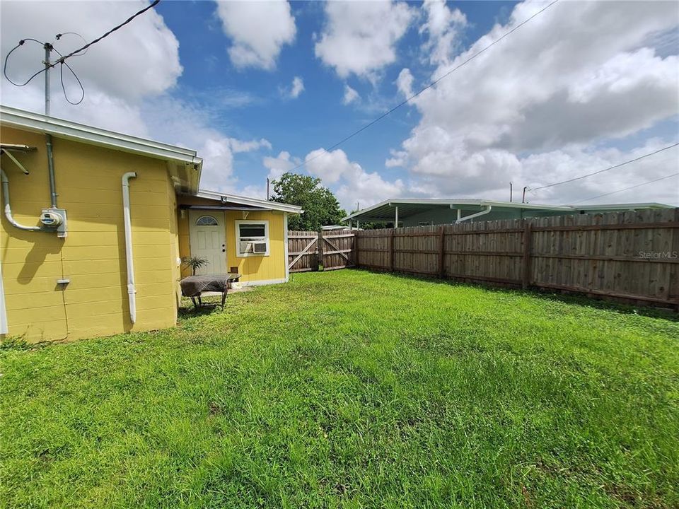 For Sale: $215,000 (3 beds, 2 baths, 1218 Square Feet)