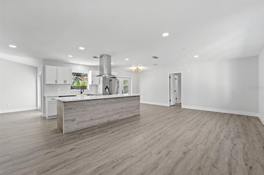 For Sale: $399,900 (4 beds, 2 baths, 1587 Square Feet)