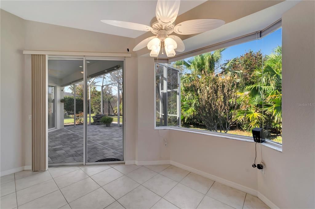 Breakfast Nook with direct access to the extended Lanai