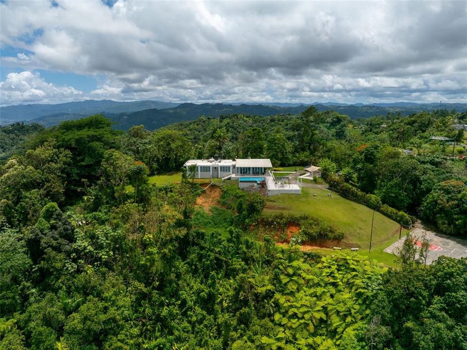 En Venta: $1,150,000 (4 camas, 3 baños, 2800 Pies cuadrados)