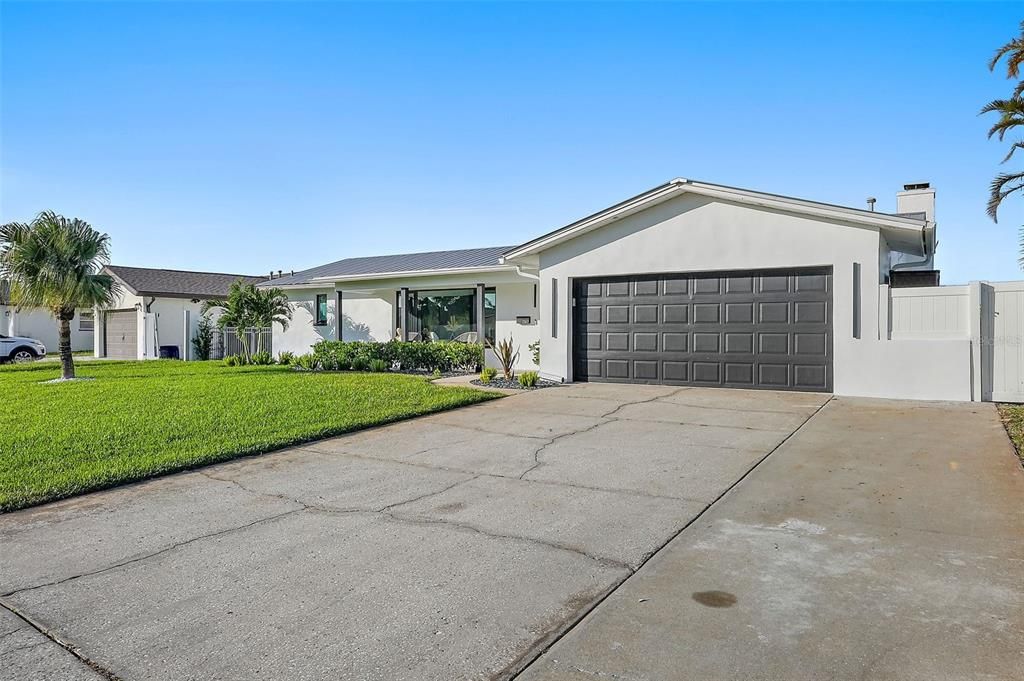 For Sale: $1,350,000 (3 beds, 2 baths, 1930 Square Feet)