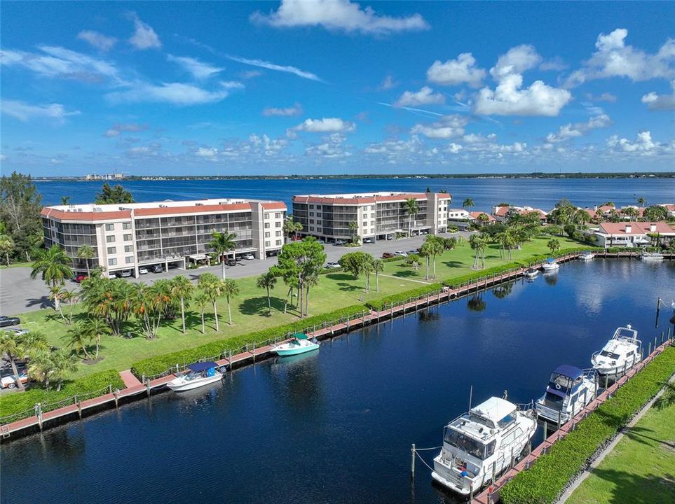 For Sale: $425,000 (3 beds, 2 baths, 1912 Square Feet)