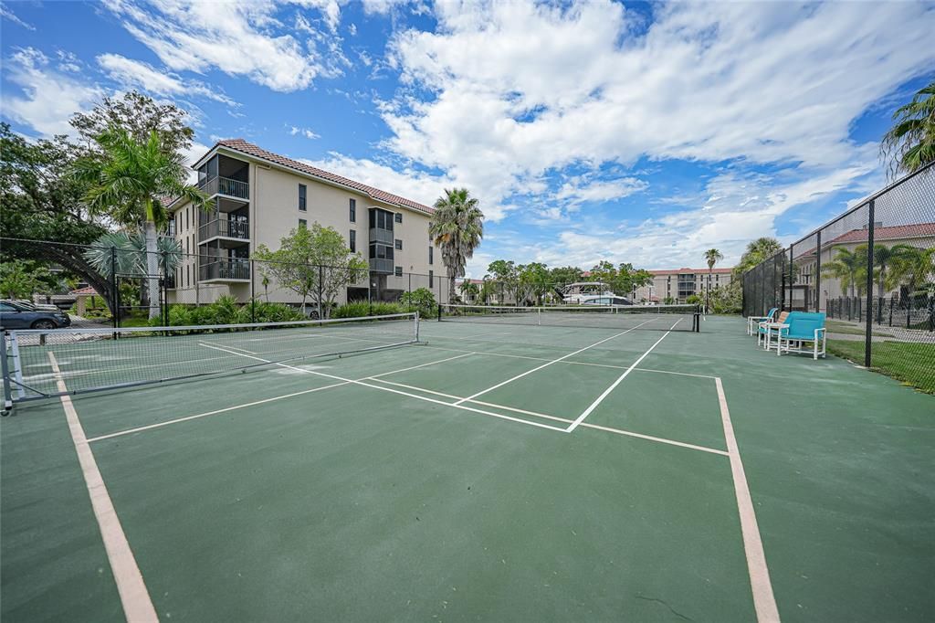 For Sale: $425,000 (3 beds, 2 baths, 1912 Square Feet)