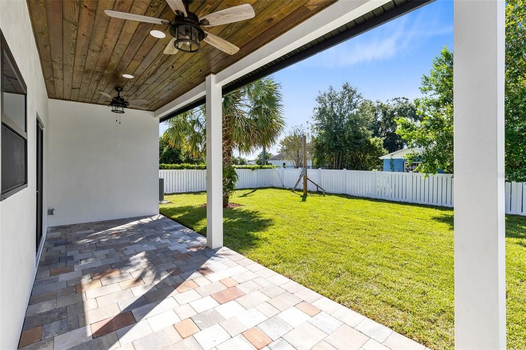 For Sale: $949,000 (3 beds, 2 baths, 1898 Square Feet)