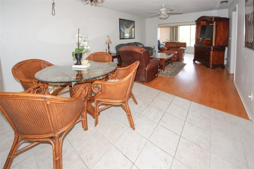 For Sale: $175,500 (2 beds, 2 baths, 956 Square Feet)