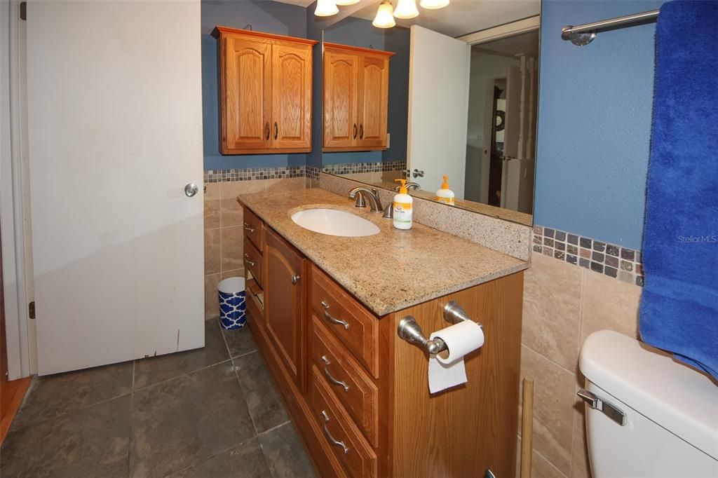 For Sale: $175,500 (2 beds, 2 baths, 956 Square Feet)