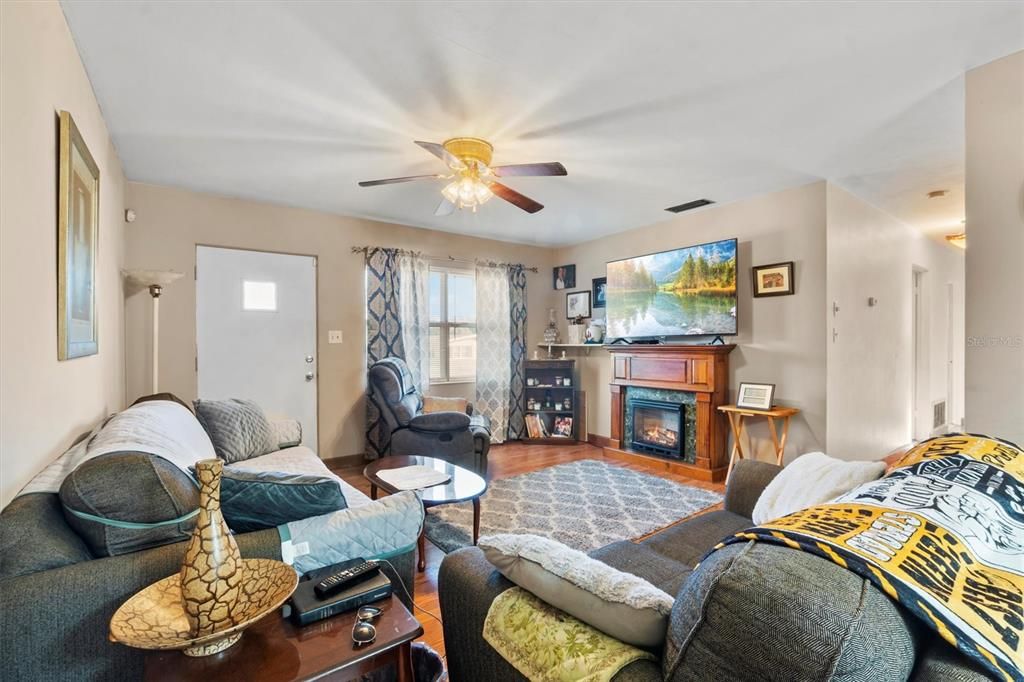 For Sale: $245,000 (3 beds, 1 baths, 1026 Square Feet)