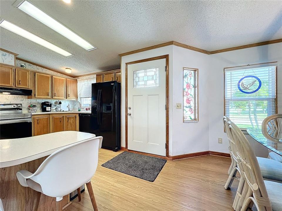 For Sale: $239,900 (2 beds, 2 baths, 1166 Square Feet)