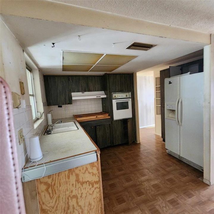 For Sale: $149,000 (2 beds, 1 baths, 1106 Square Feet)