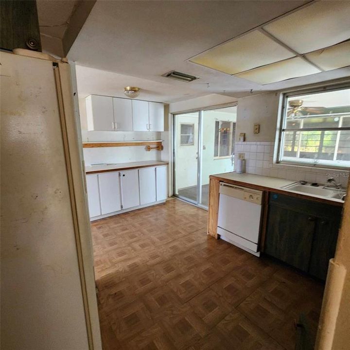 For Sale: $149,000 (2 beds, 1 baths, 1106 Square Feet)