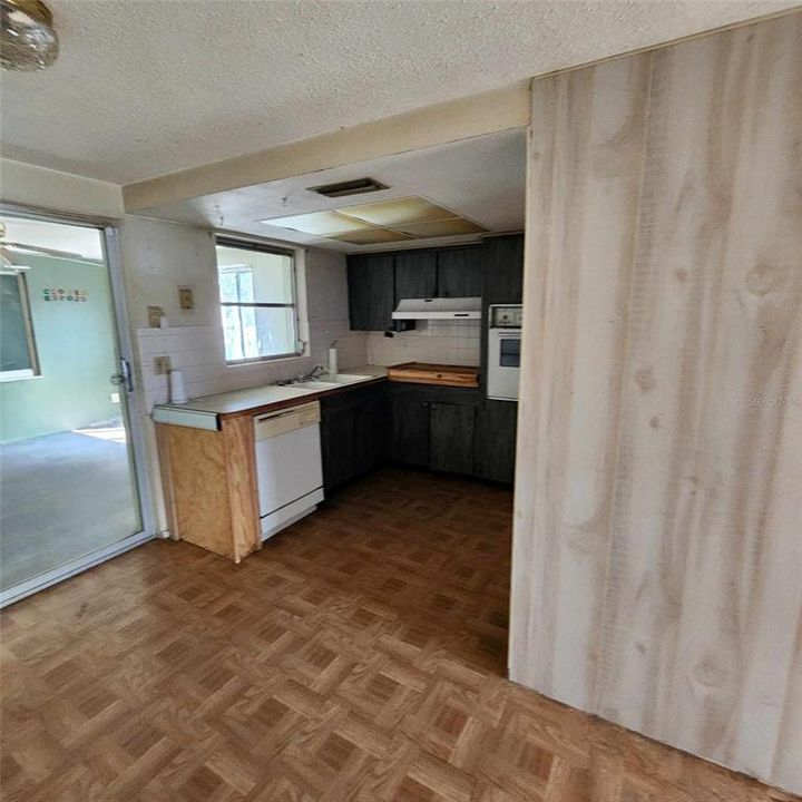 For Sale: $149,000 (2 beds, 1 baths, 1106 Square Feet)