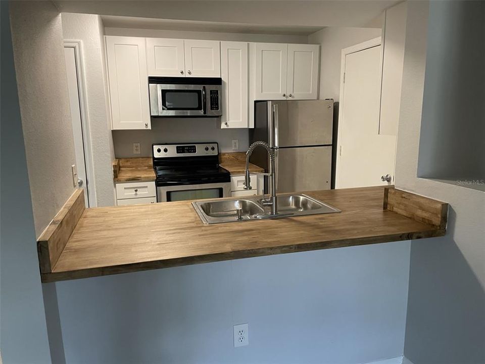 For Sale: $169,000 (1 beds, 1 baths, 665 Square Feet)