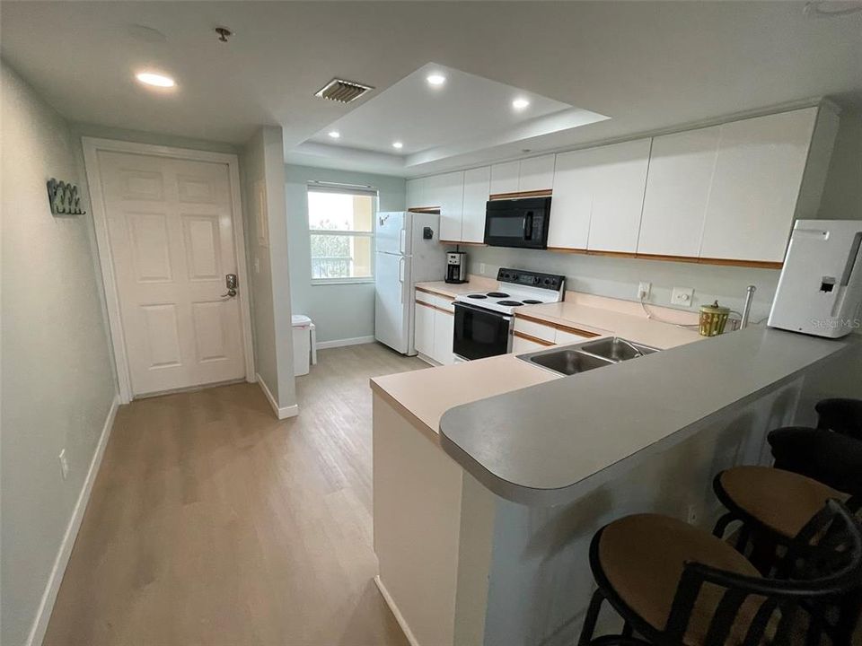 For Rent: $2,300 (2 beds, 2 baths, 978 Square Feet)