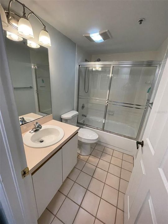 For Rent: $2,300 (2 beds, 2 baths, 978 Square Feet)