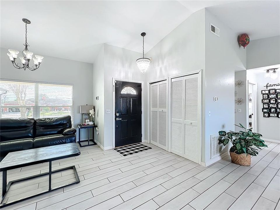 For Sale: $339,900 (3 beds, 2 baths, 1628 Square Feet)