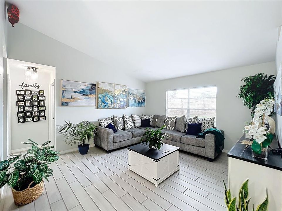 For Sale: $339,900 (3 beds, 2 baths, 1628 Square Feet)