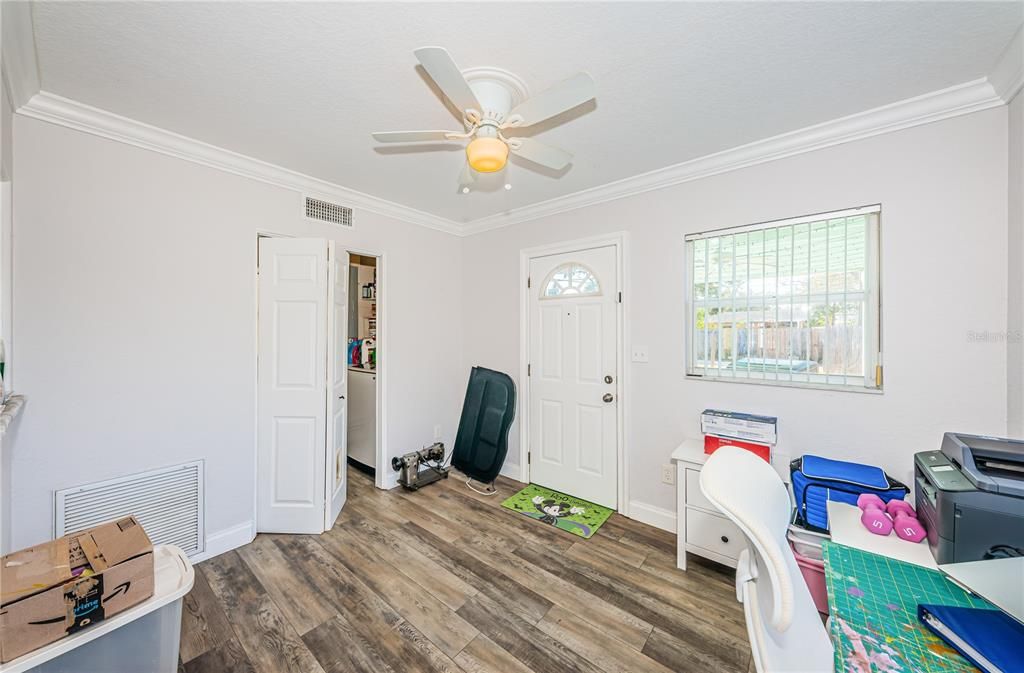 Bonus room and separate laundry room