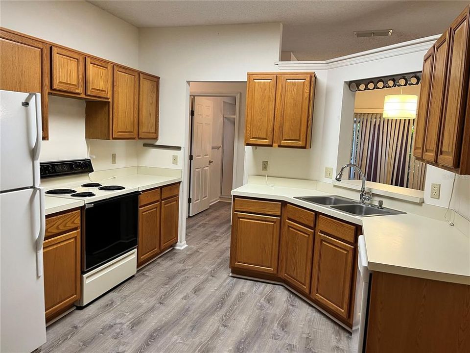 For Sale: $334,500 (3 beds, 2 baths, 1315 Square Feet)