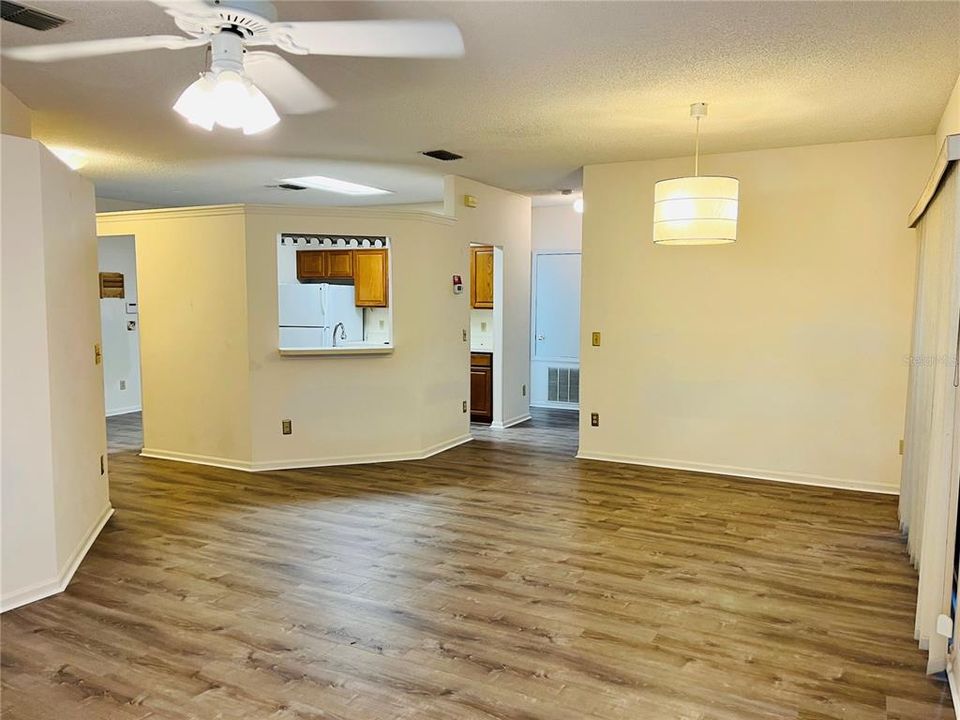 For Sale: $334,500 (3 beds, 2 baths, 1315 Square Feet)