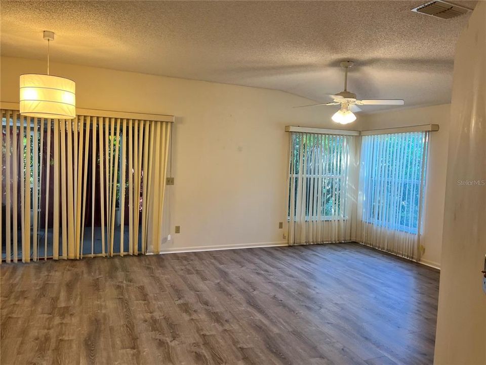 For Sale: $334,500 (3 beds, 2 baths, 1315 Square Feet)