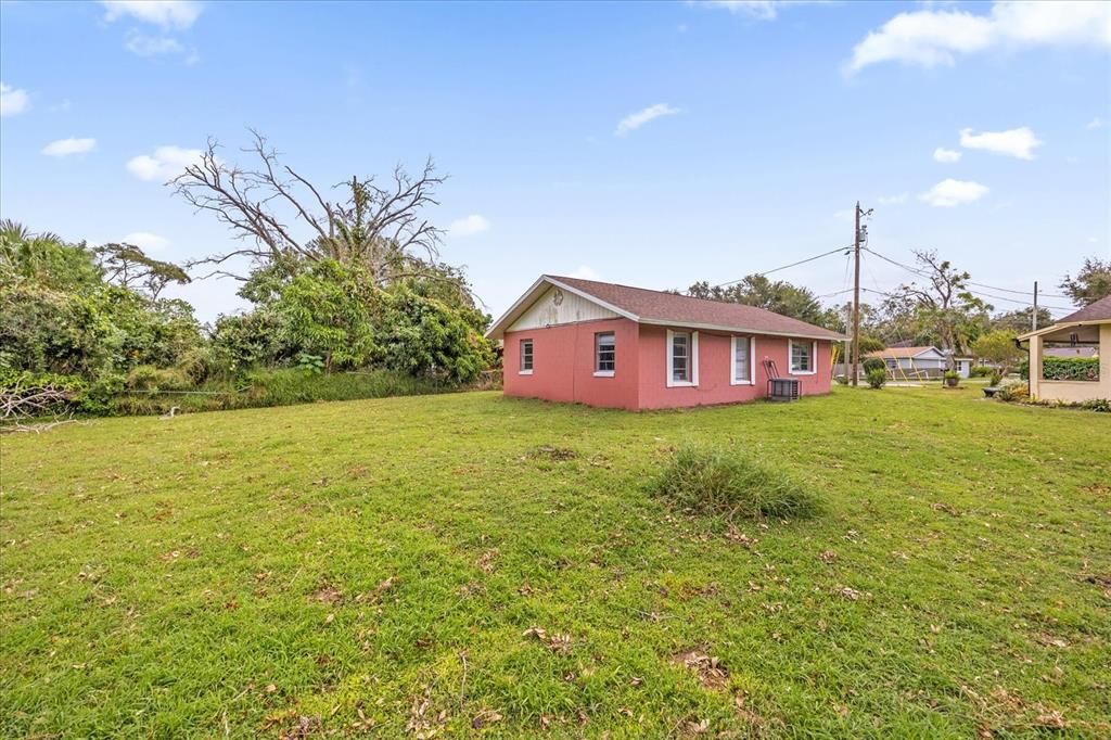 For Sale: $299,000 (3 beds, 1 baths, 1092 Square Feet)