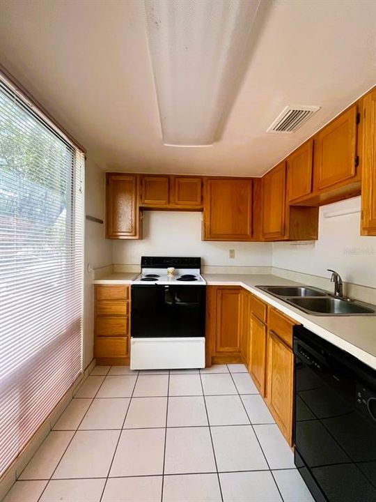 For Sale: $154,000 (2 beds, 2 baths, 972 Square Feet)