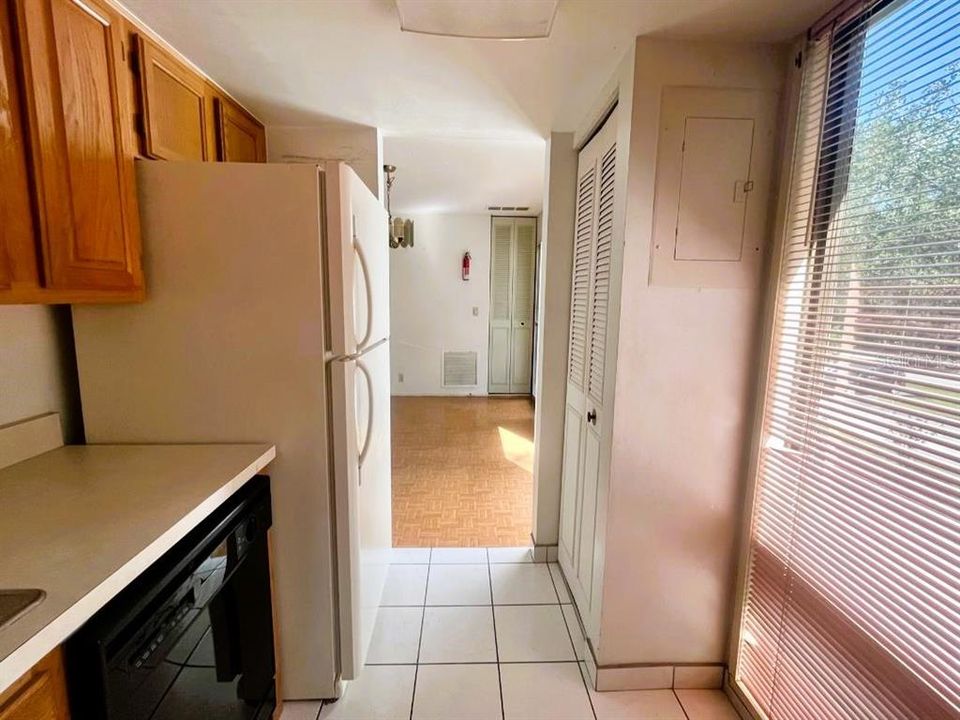 For Sale: $154,000 (2 beds, 2 baths, 972 Square Feet)