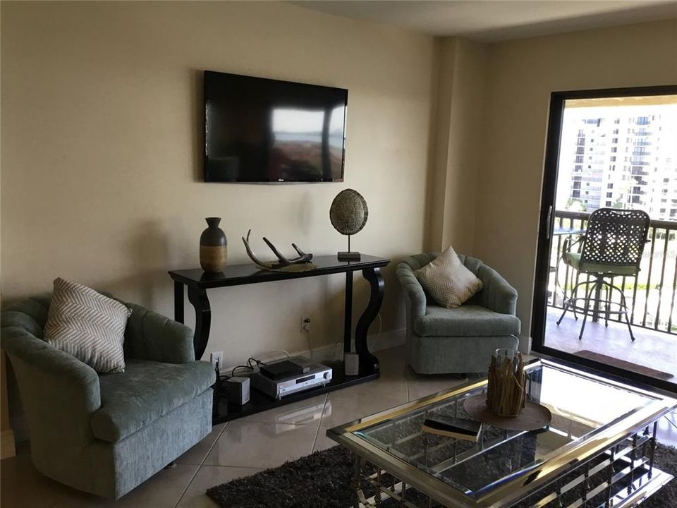 For Rent: $3,400 (2 beds, 2 baths, 1100 Square Feet)