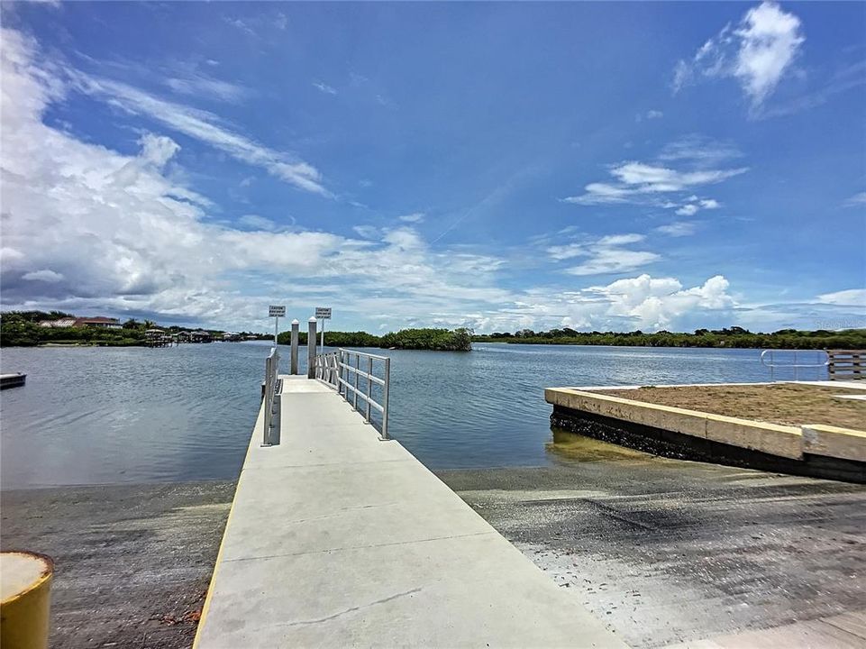 For Sale: $230,000 (2 beds, 1 baths, 812 Square Feet)