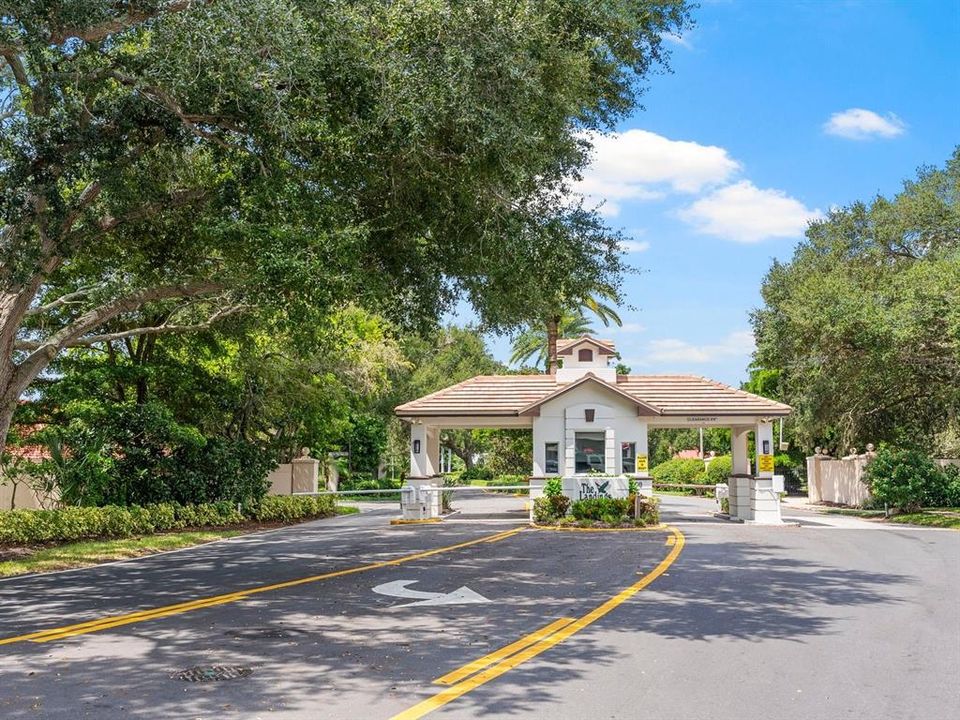 For Sale: $725,000 (3 beds, 2 baths, 1912 Square Feet)